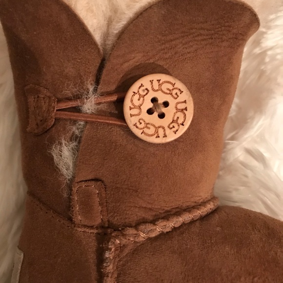 ‼️SOLD‼️Bailey Button II Ugg Boots- 1017400T - Picture 7 of 7